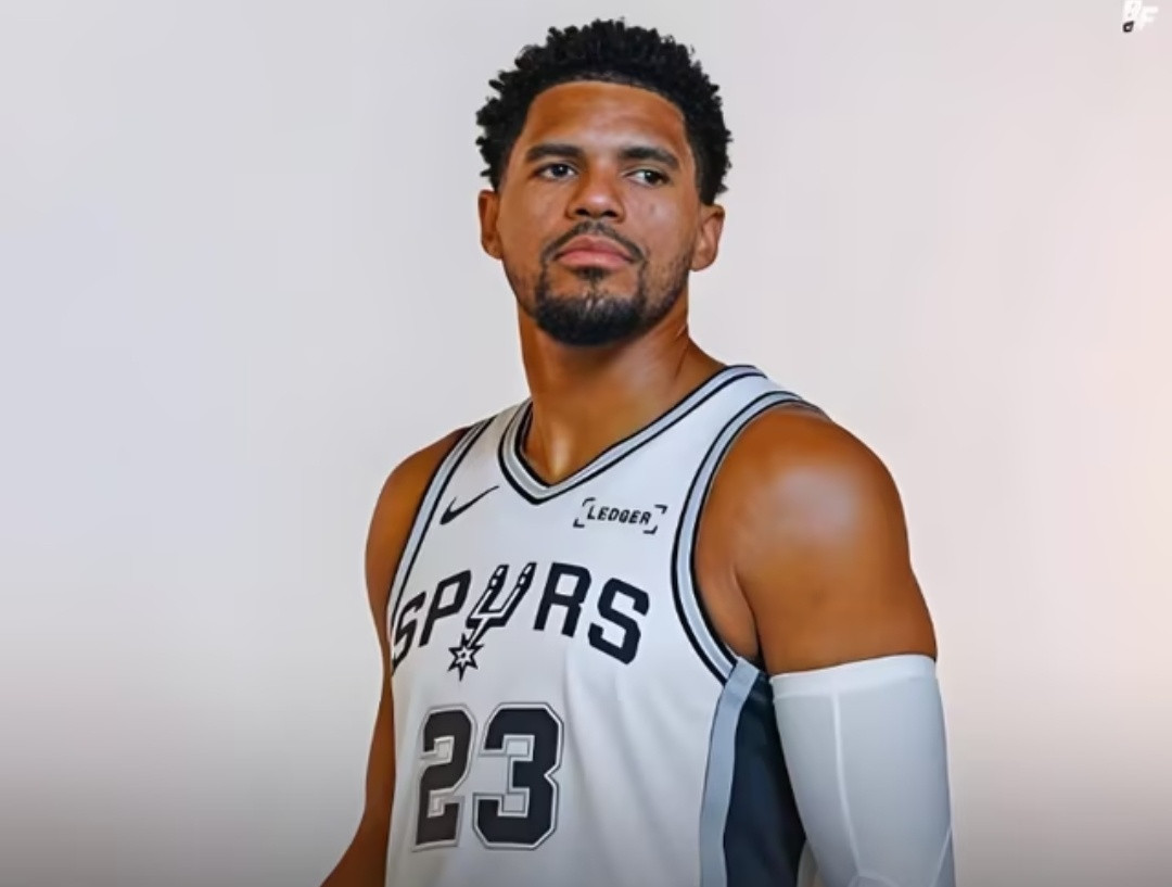 NBA新赛季常规赛还没开打，就已经陆续出现伤病。可能是歇大了该说不说马刺这个阵容