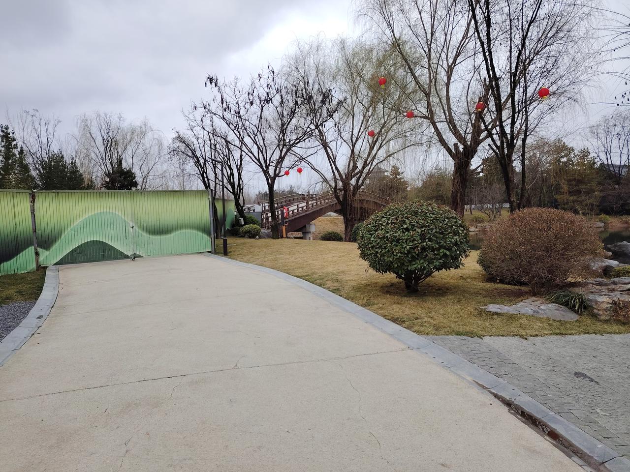 校长渴望被看见、被关注、被认可。我以前不理解，多数校长为何总爱开会？如今我懂了