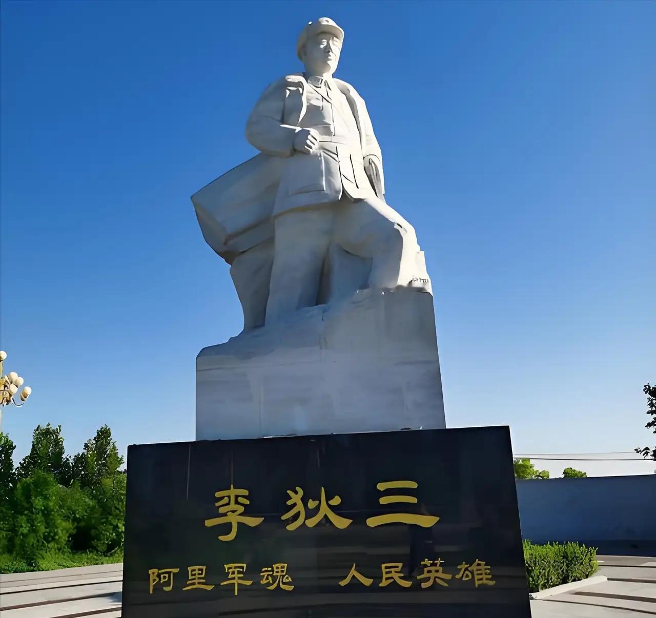 1951年，阿里驻军断粮，甚至连战马都杀了吃。眼看全军即将饿死，一个藏族小战士偷