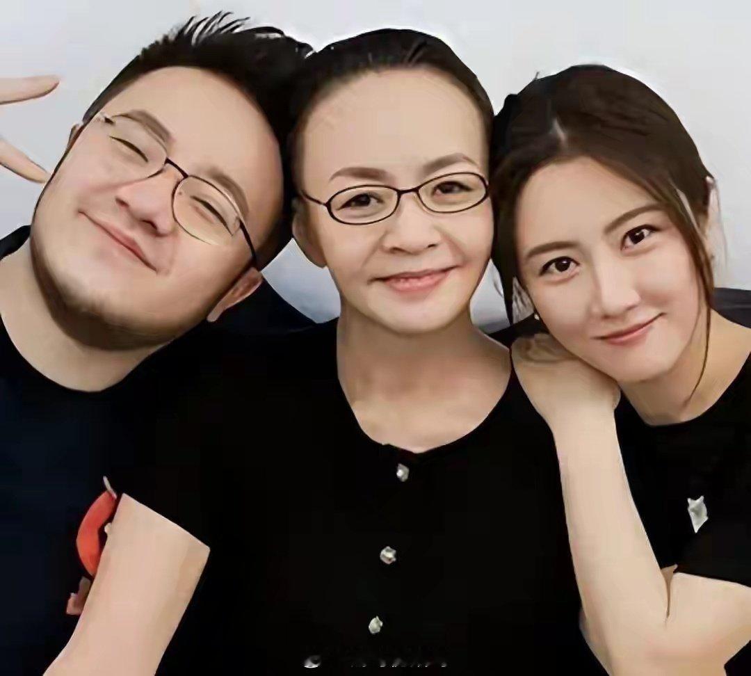 宋丹丹：本来还觉得巴图生俩大孙子够知足了，谁能料到现在的幸福居然又上了个台阶​