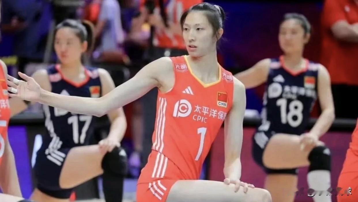 14日世界女排联赛消息，中国女排3-2力克美国女排，一战彻底认识以下4人。1