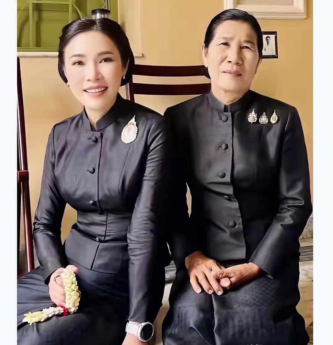 诗妮娜贵妃回宫复工，8月连场公务将携提帮功亮相。比起贵妃，她母亲尼温蒙的“岳母牌