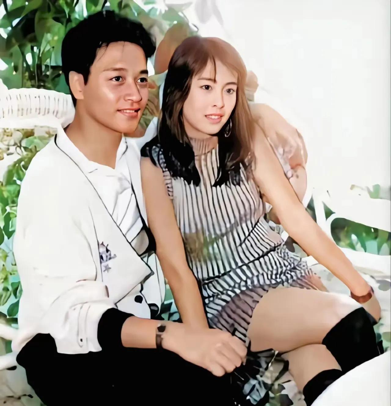 王祖贤年轻的时候好漂亮啊！御姐范十足，妥妥的女神一枚！笑容满面，一双迷人的大眼