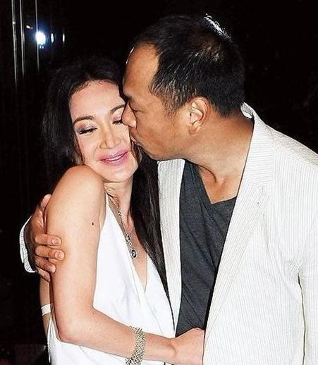 [点赞]1997年，亿万富豪何祖光对温碧霞一见钟情了，朋友劝他：“你想清楚，她