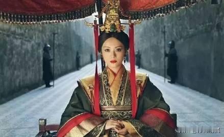 公元前272年，芈月设计将义渠王诱杀在甘泉宫中，临死前，义渠王浑身是血地躺在芈月