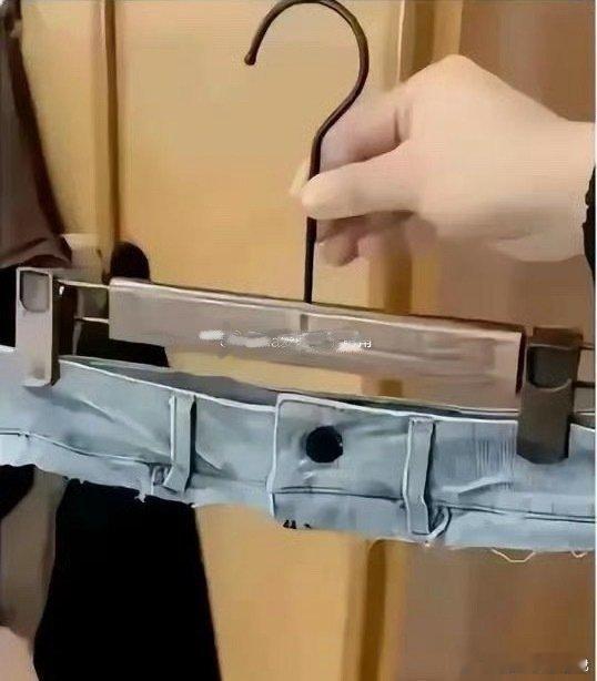 巴黎世家的一分裤，没想到真的有人穿出来​​​​