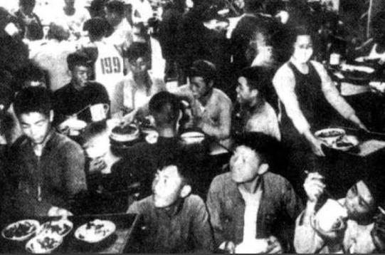 1954年夏天，大生源油厂炊事员毛善庆创造了历史记录：出饭率达到了惊人的四斤一两