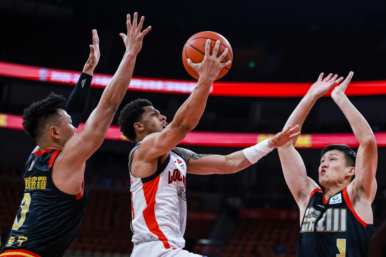 六连败再现？真的能够斩获十六连胜？当接下来的这场遭遇战正式打响之后，邱彪就将率领