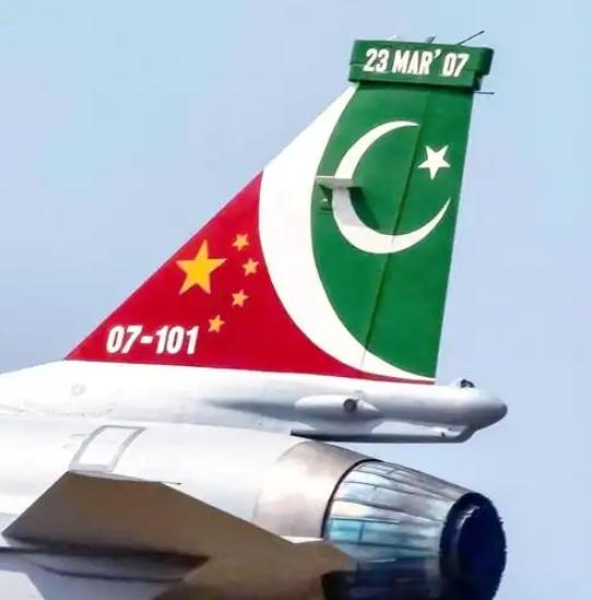 巴铁彻底服了。巴基斯坦现在买装备，看都不看欧美货了，只认中国制造。而且是整套