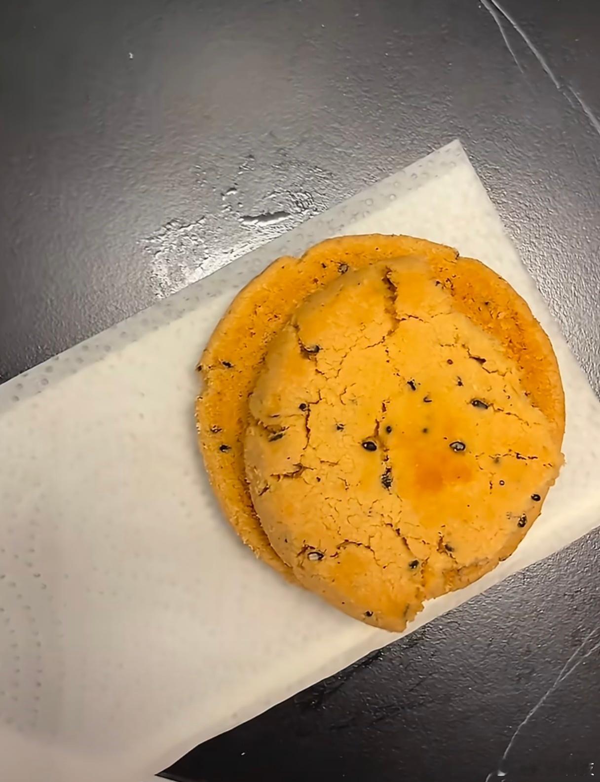 桃酥是没有一滴水的之前看这个图的时候完全没意识到桃酥也是酥也全是油做的感觉天塌了