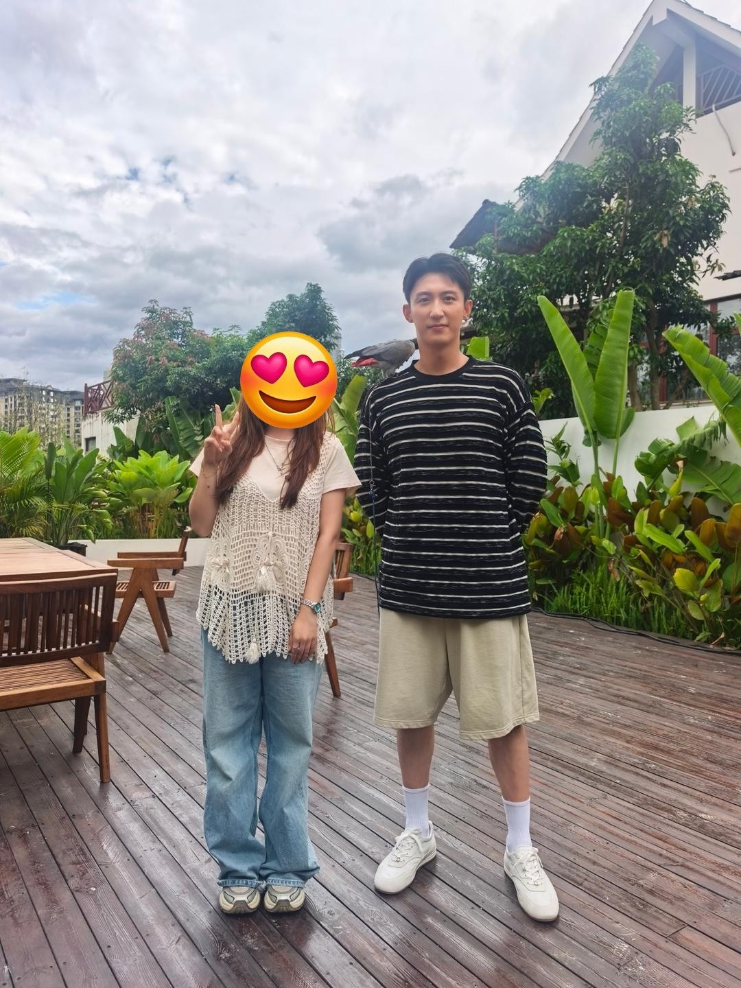 黄景瑜黄景瑜的小狗也要饭撒黄景瑜明川有知夏又捞到一张合影➕熟睡的夏天公主cr: