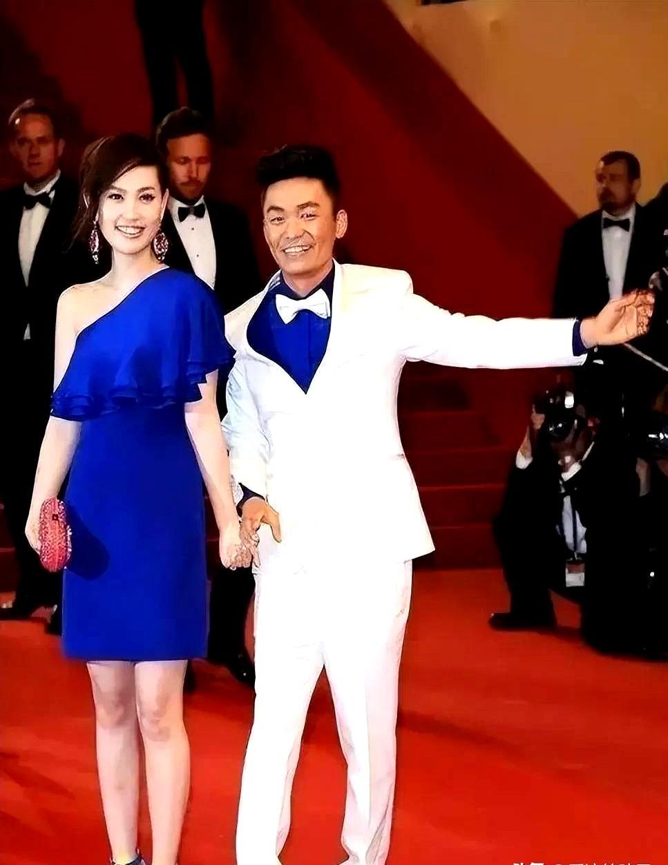 马蓉肠子都悔青了！人家王宝强把西装一穿，鼓捣出22亿票房的《八角笼中》，现在又