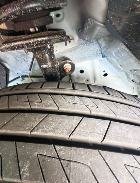 哈佛h6经典款，新车一个月前后减震螺丝就生锈了正常吗？你们的生锈了吗