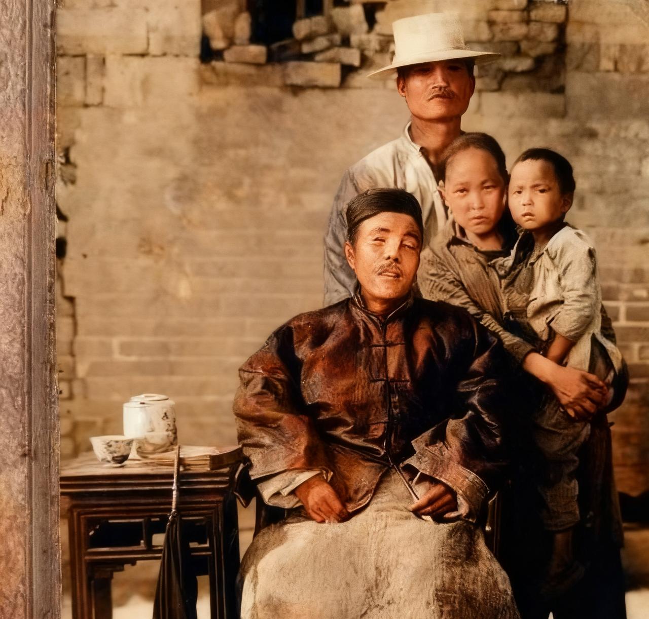 定格在1928年的全家福：妻子用胳膊撑起牺牲两天的烈士温济厚
