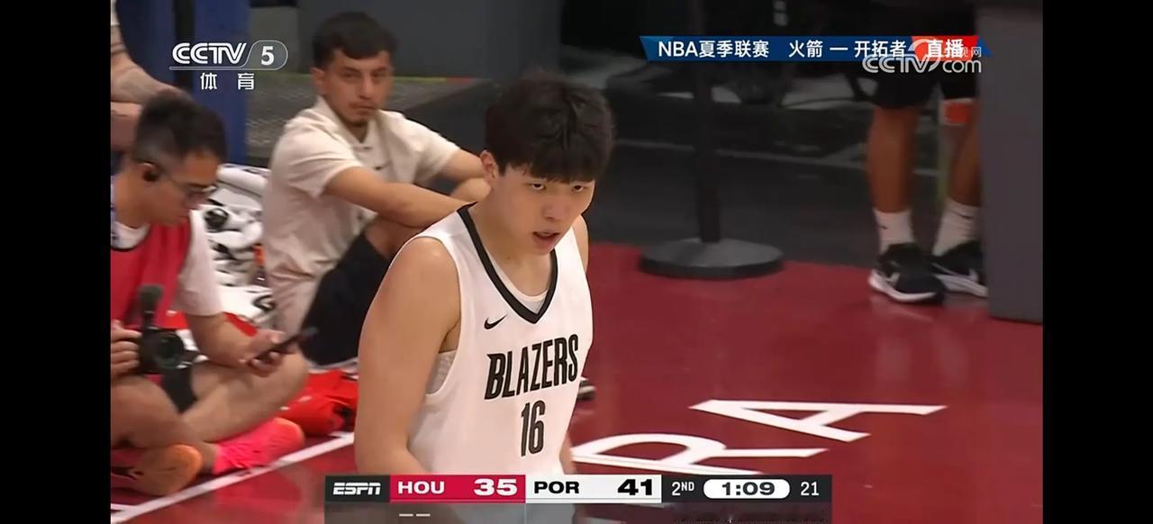 7月18日早晨，NBA夏季联赛进行，开拓者队102：83以19分赢了火箭队。杨瀚