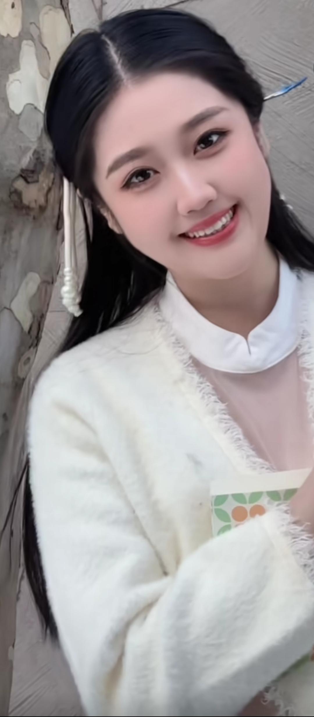 温柔甜美的冬日穿搭，完美搭配，尽显优雅气质。