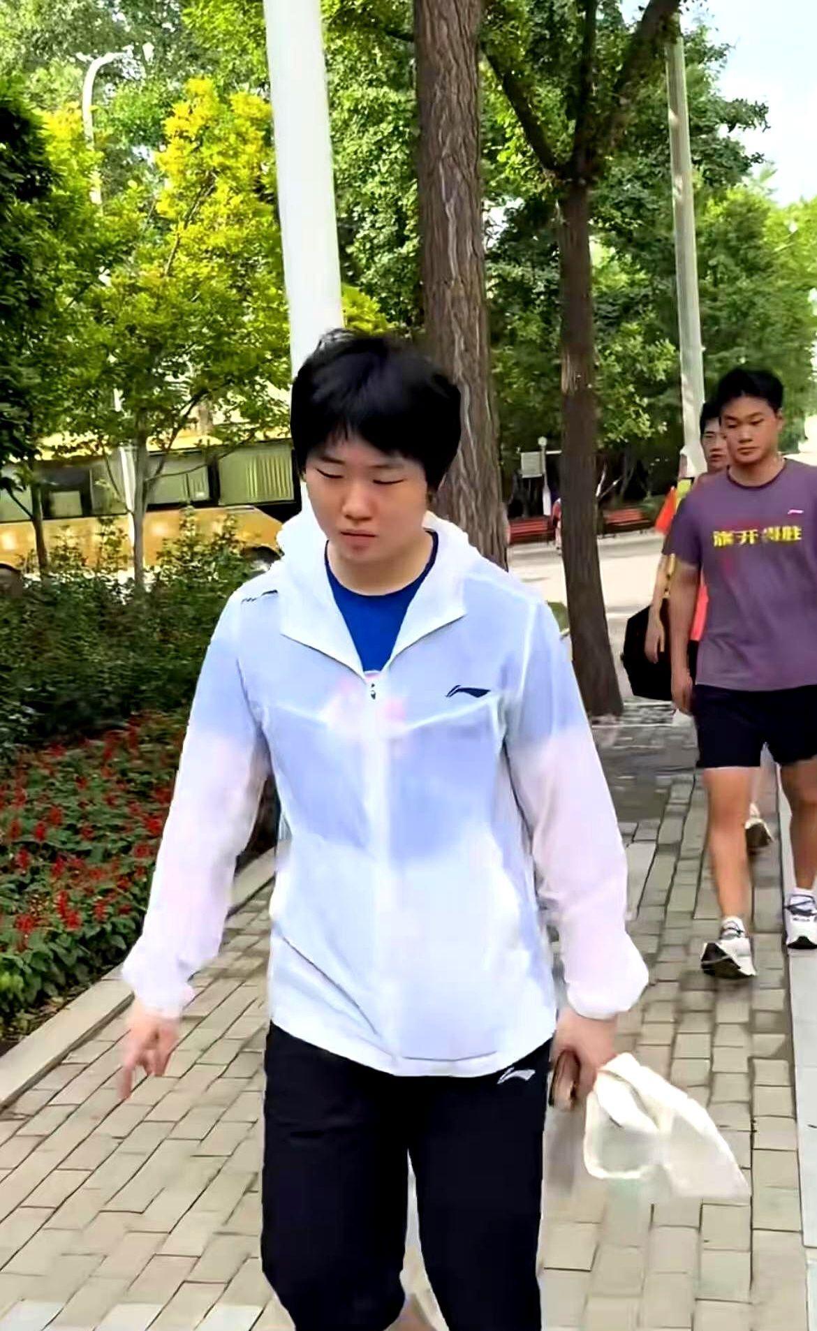 有意思。coco门都是七分裤！说来也奇怪，国乒里，就邱贻可组的喜欢穿七分裤，
