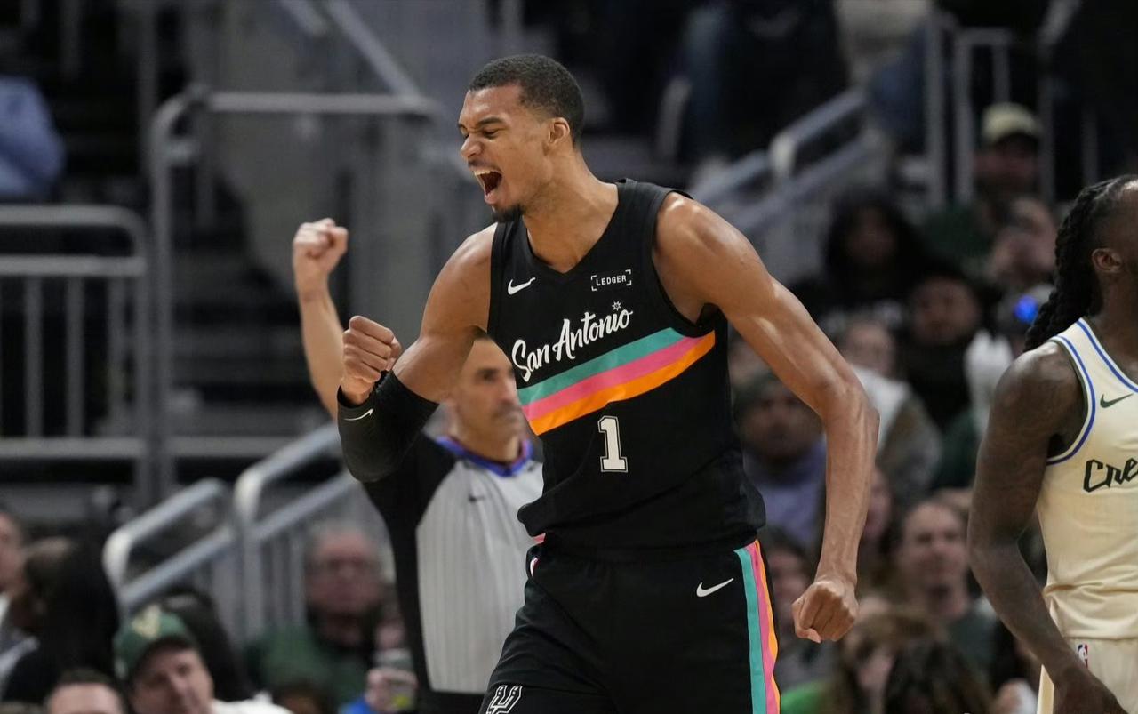 状元对飚！马刺139-120轻取独行侠，本场比赛弗拉格和文班亚马的数据对比！双