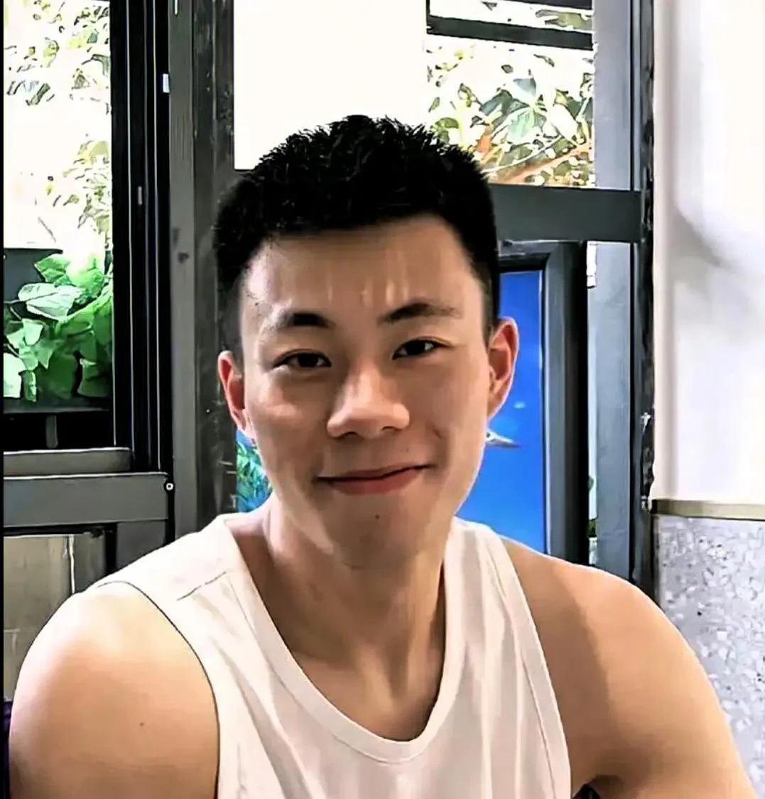 张镇麟加盟上海男篮，这事不简单，源自于上海跟队记者薛思佳【男】的一句感慨：千淘万