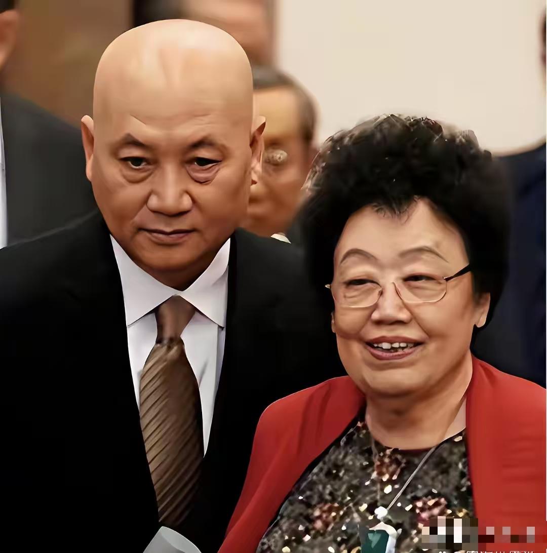 陈丽华说，“故宫从来没人住过，但我在故宫住了两宿。”人生一场梦，你方唱罢我登场，