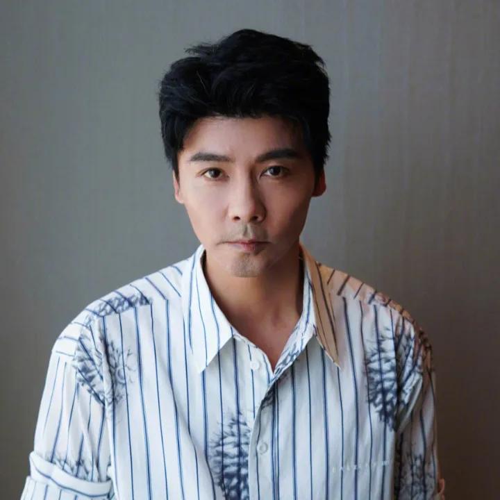 51岁张晋生日甜度拉满！蔡少芬晒照喊“老公”，术后康复携新作品回归2025年