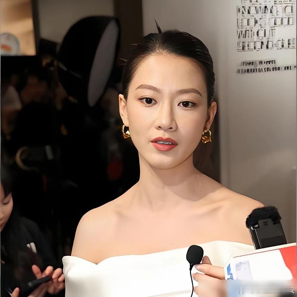 金像奖把影后给了个三级片新人，章子怡第五次陪跑。，第44届香港电影金像奖。廖子妤