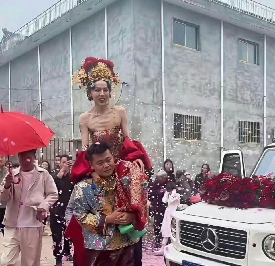 这位新娘好瘦啊