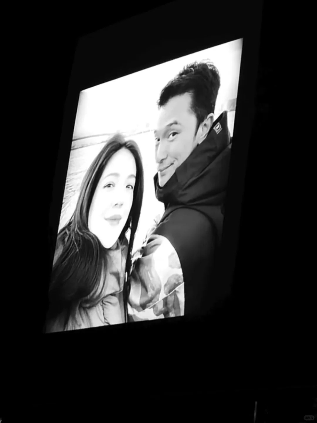 许玮甯和邱泽在婚礼上放出多张两人的合照，势均力敌的两张脸，太般配了！