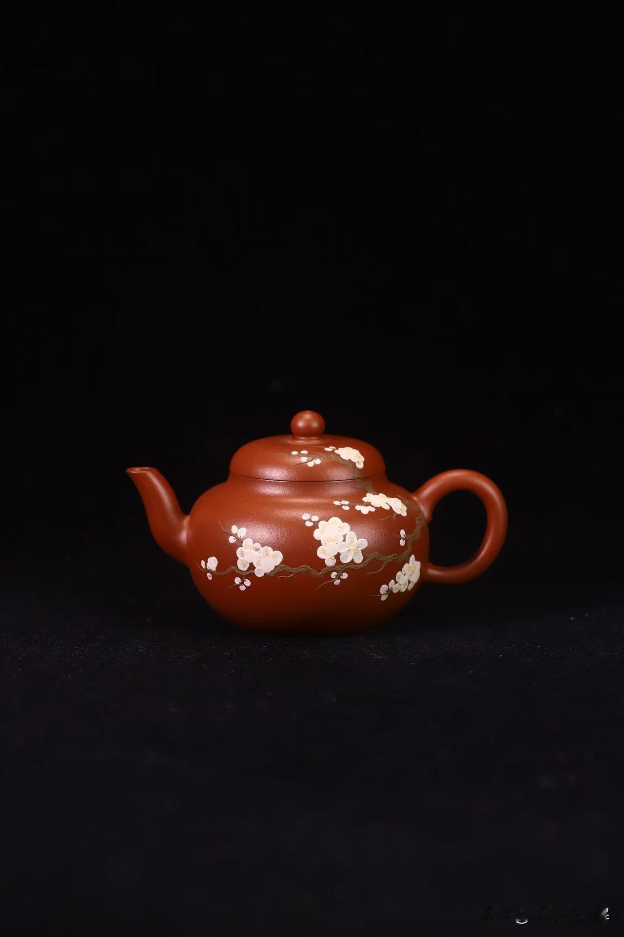 紫砂壶的水色到底看什么？很多刚接触紫砂壶的朋友，买壶时第一个动作就是看“水色”