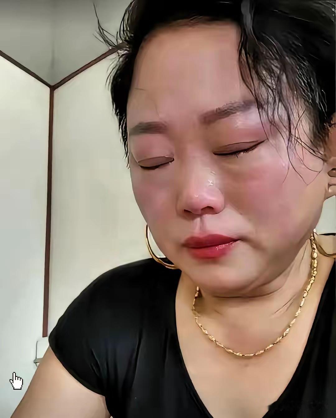 我家邻居的独生子，才34岁，突发心梗没了。媳妇28岁，怀孕四个月。葬礼上公婆当着