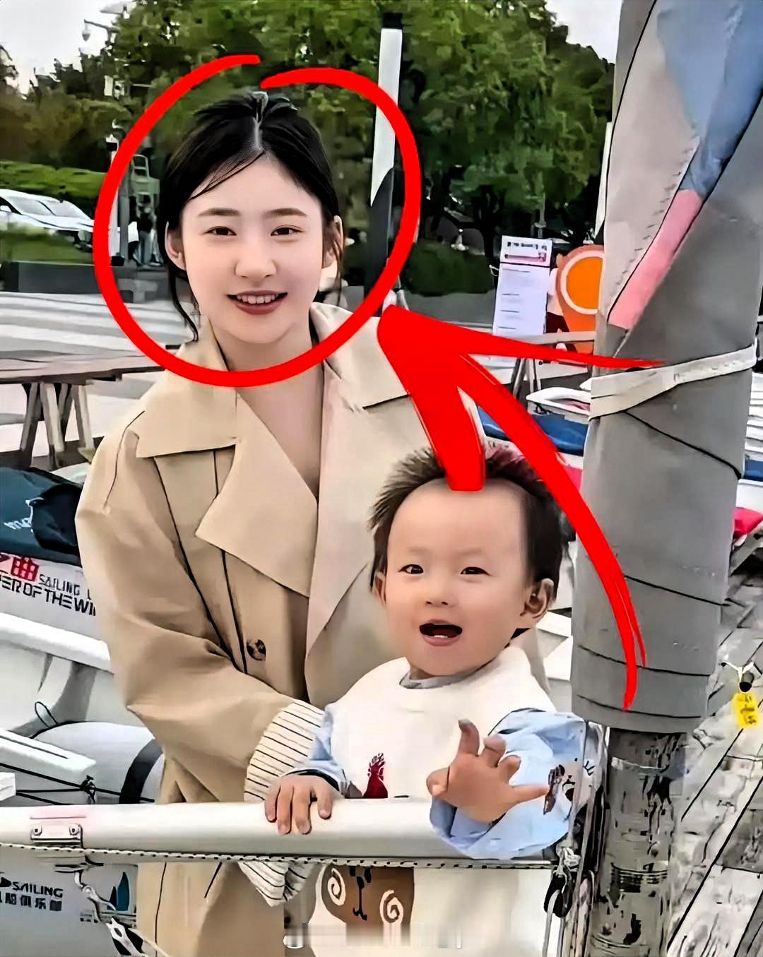 黄一鸣前男友发长文。第一句：我认识她16年，当了8年冤种。小学初中就认识。最