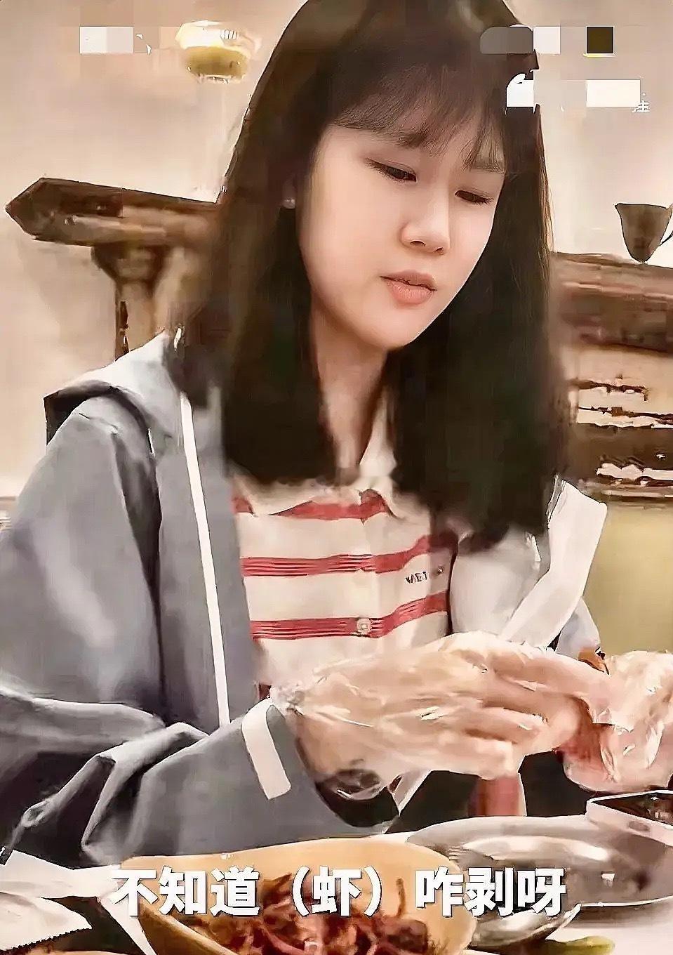 我估计陆毅女儿以后不好找对象了，原因很简单，不是因为她17岁了都还不会剥虾，压根
