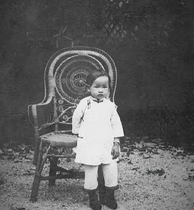 1922年，林徽因的父亲娶了第二太太程桂林，林徽因的母亲对这个未来的竞争对手很紧