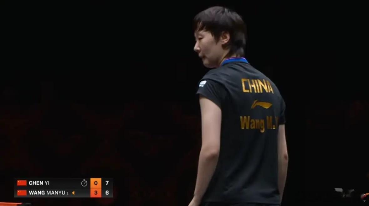 曼昱实在是太强了，绝对是放松打的开山鼻祖，第三局，陈熠10:7提前拿到局点，此时