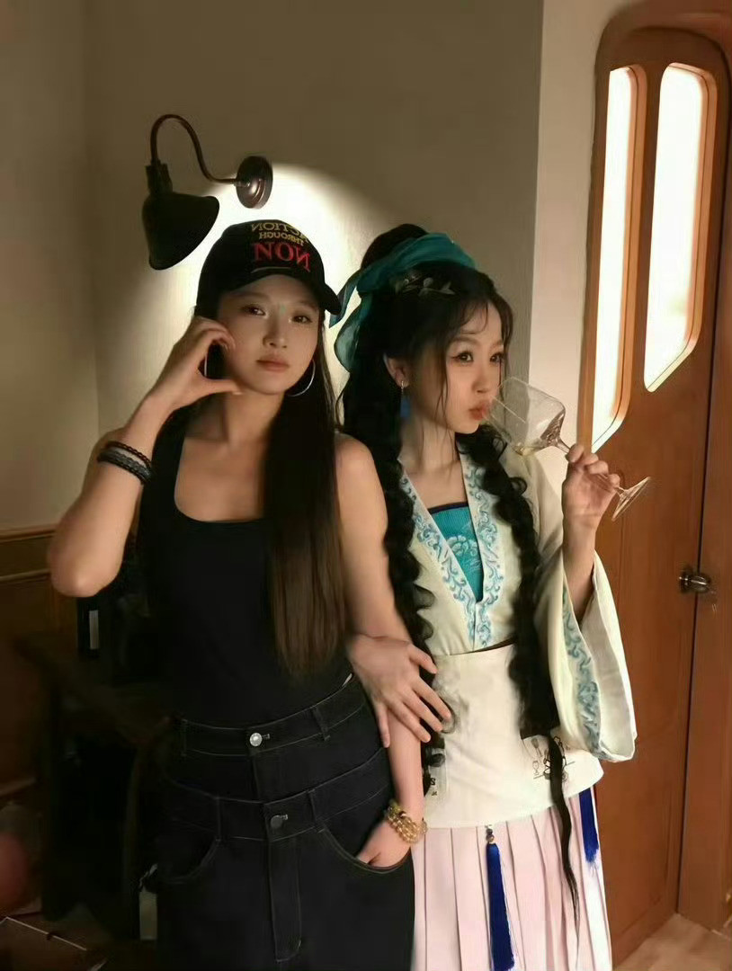 虞书欣穿戏服聚会盼盼好萌哦