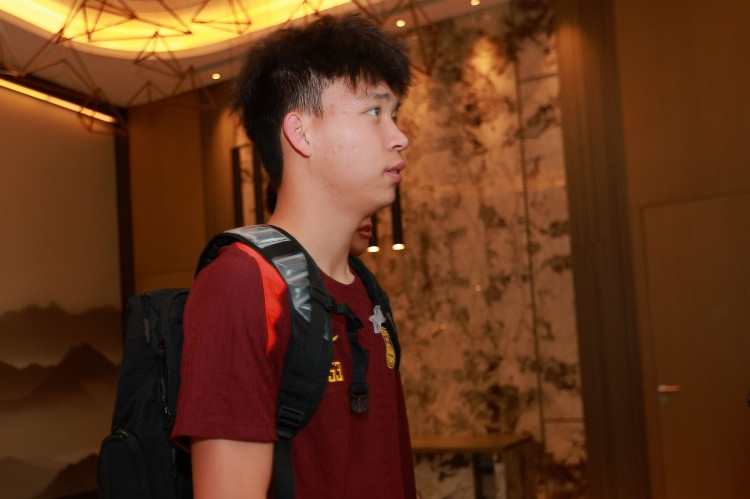 潘伟力: 王钰栋签经纪公司是足协推动, 冬天留洋时机不是特别好