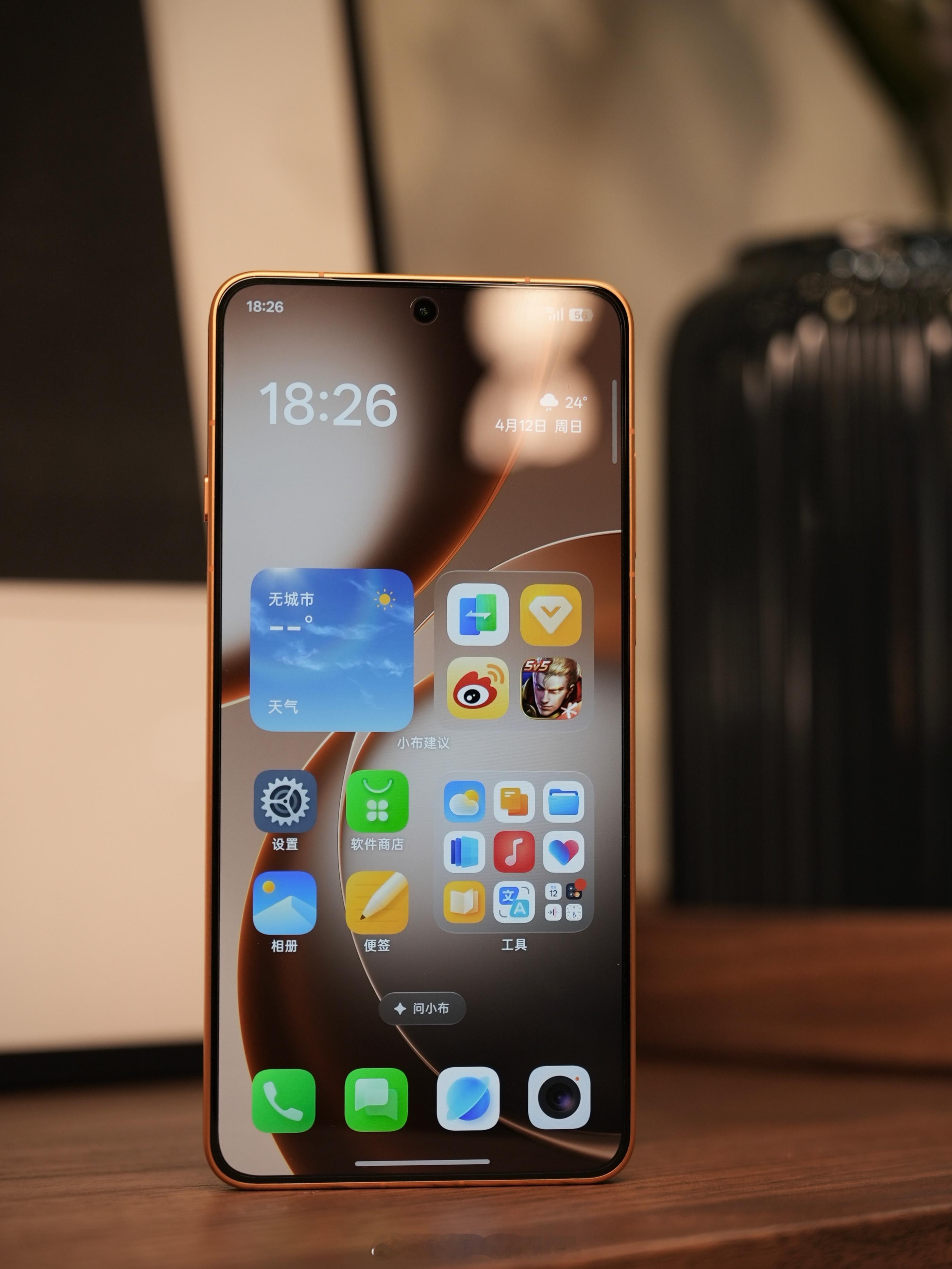 提前拿到了OPPOFindX9Ultra绒砂峡谷这是几款配色里最鲜活灵动