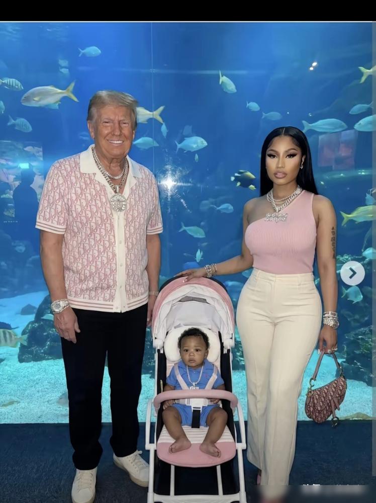 75岁张纪中又要生第五胎？老婆直播间一句话，他脸都白了。你以为他73岁拼四