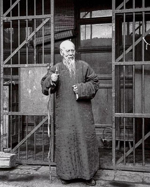 93岁齐白石娶媳妇，家人找了个44岁女士，齐白石：不要！太老了！1957年时，