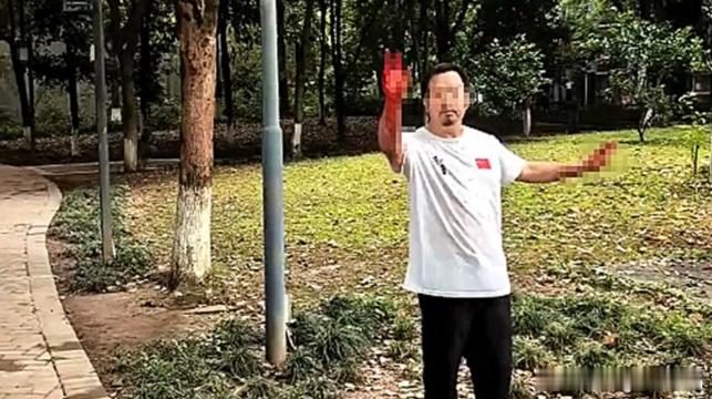 男子持刀将60岁同事刺死昨天，重庆理工大学发生了一件大事，引发网友广泛关注。6月