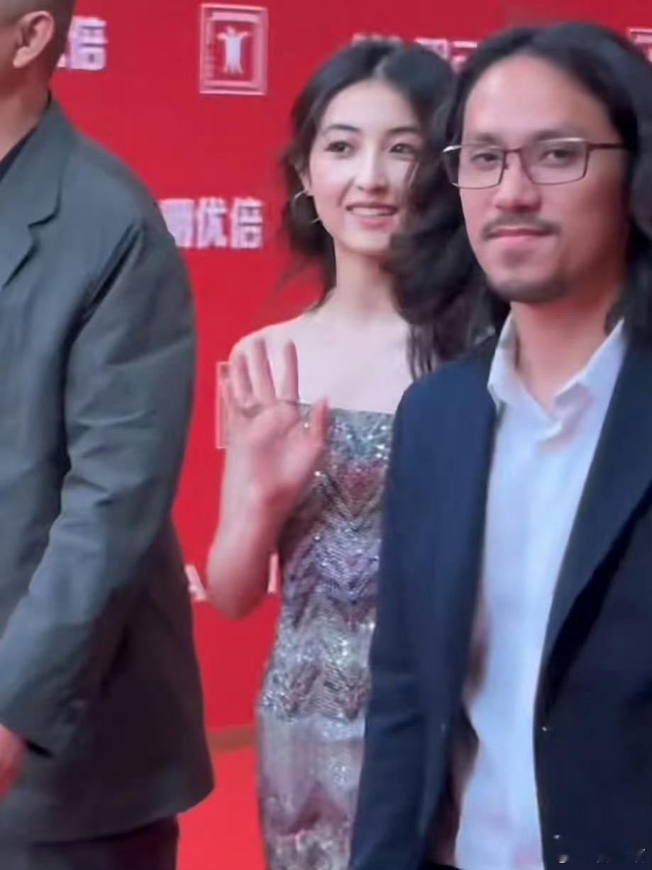 张子枫20cm的高跟鞋？太高了吧不过真的好美好瘦啊​​​