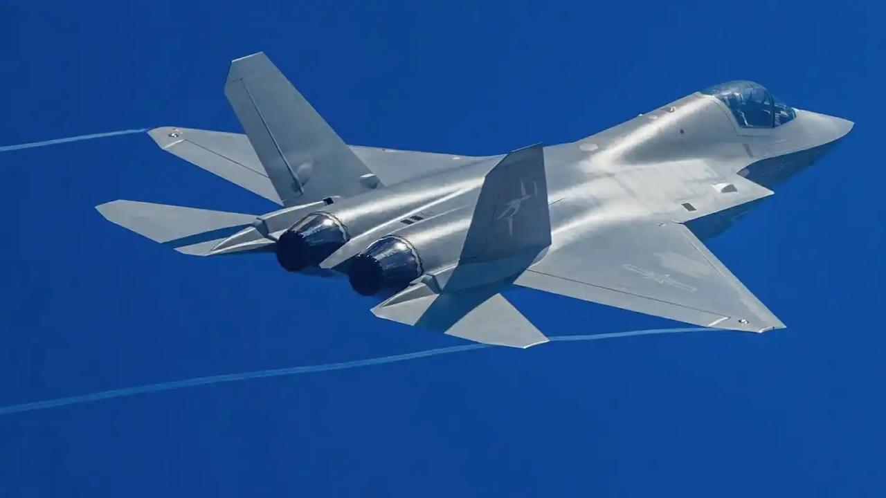西方这回算是彻底傻眼了！新舟700一飞冲天6月5日，延期6年的新舟700客机，