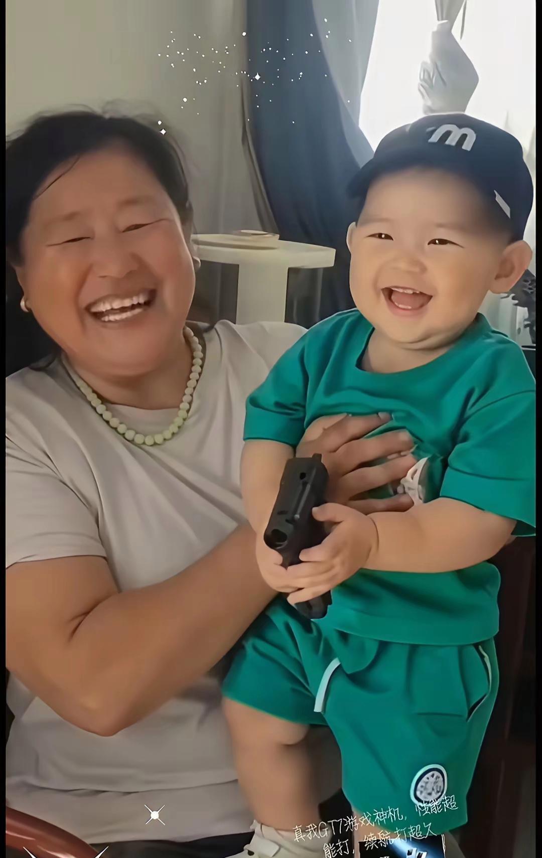 有种“基因逆袭”叫大衣哥孙子，儿媳妇陈萌凭一己之力，扭转朱家基因！看看：大衣哥家