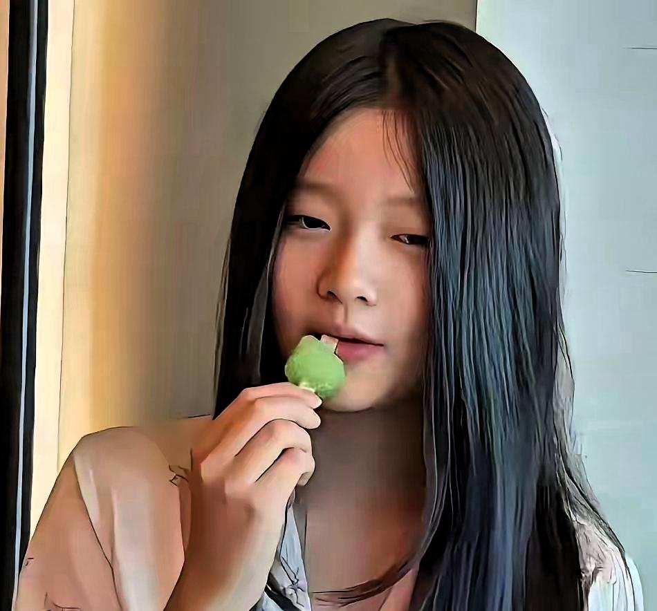 小玥儿,她开了号,大家都在看,她做了啥,谁能想到呢.她取消关注,爸爸