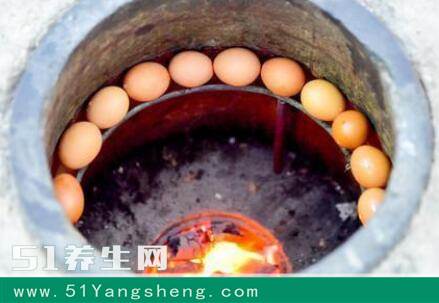 小伙靠街头卖这种小吃, 10元2个, 很多人都没见过