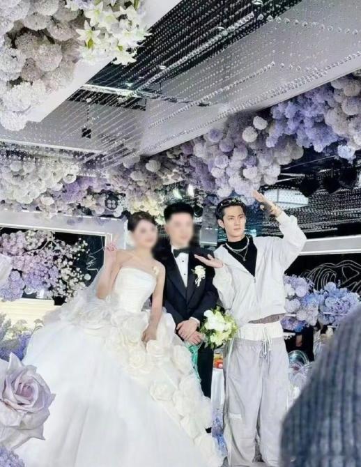 王鹤棣去发小婚礼王鹤棣参加发小婚礼了！​​​