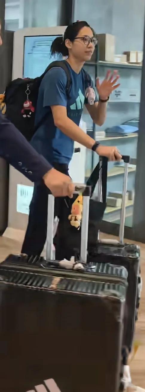 中国女排出发安卡拉了。中国女排刚结束世界女排联赛南京站比赛，便又乘机飞往土耳