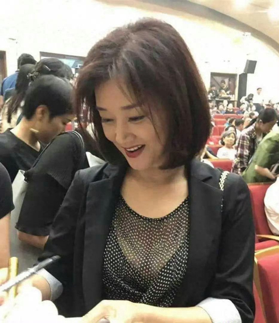 59岁的宋祖英告别春晚13年，活成所有人羡慕的模样