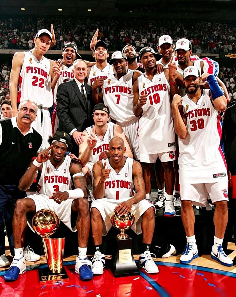 2004年总决赛，活塞干了一件NBA历史上最阴的事。他们故意不包夹奥尼尔，就让他