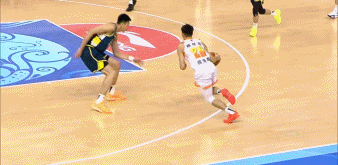 CBA杯本轮最佳进球：广东101:75大胜江苏。高难度！江苏小后卫庞峥麟侧翼突